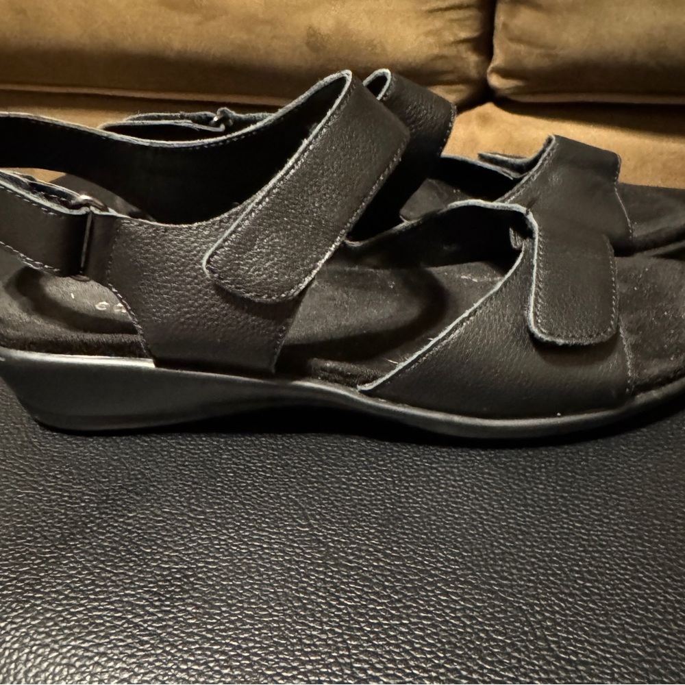 Easy Spirit Women's Black Sandals